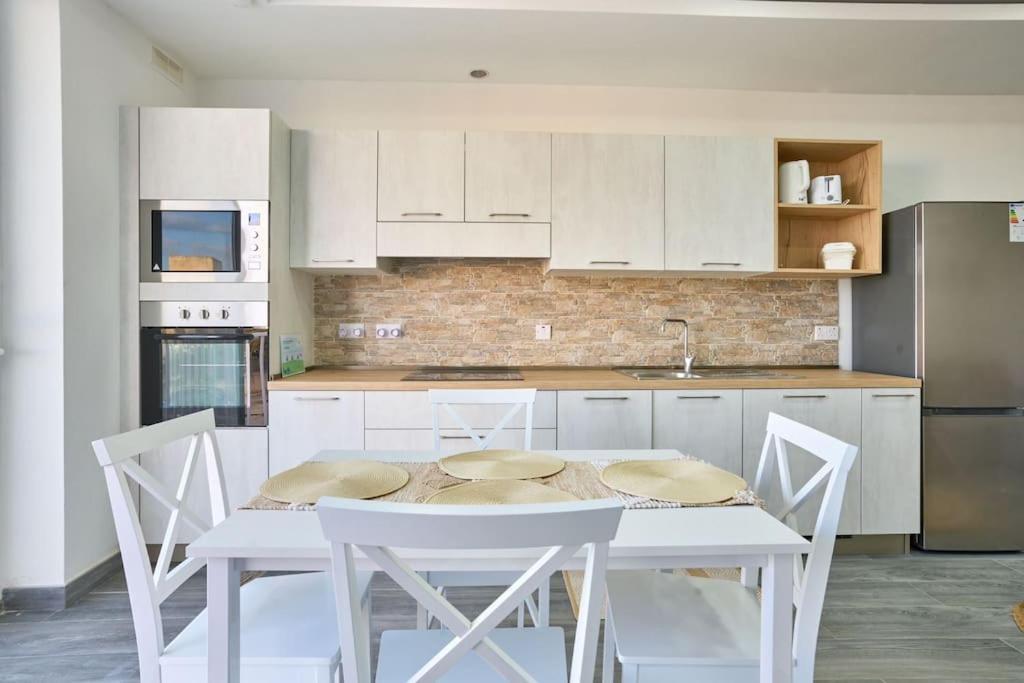 Two Bedroom Apartment In Xemxija, St. Paul'S Bay Buitenkant foto