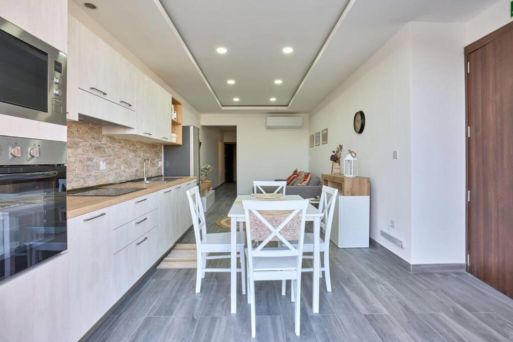 Two Bedroom Apartment In Xemxija, St. Paul'S Bay Buitenkant foto